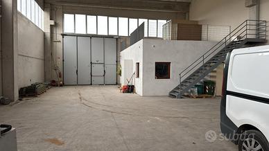 Capannone zona artigianale/industriale