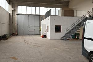 Capannone zona artigianale/industriale