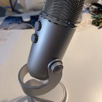 Microfono Blue Yeti colore argento +Filtro Antipop