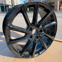 Cerchi per Tesla 8J x 18 nuovi - 10 km e smontati