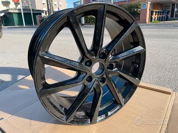 Cerchi per Tesla 8J x 18 nuovi - 10 km e smontati