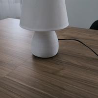 Lampada da tavolo bianca in ceramica