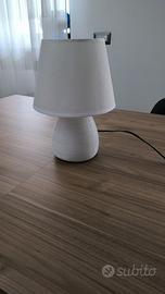 Lampada da tavolo bianca in ceramica