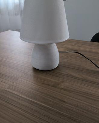 Lampada da tavolo bianca in ceramica