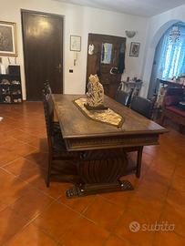Sala completa con tavolo . Un divano 3posti e due