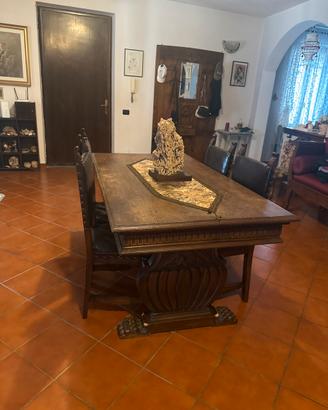 Sala completa con tavolo . Un divano 3posti e due