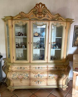 Credenza con vetrina in stile barocco veneziano
