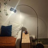 Lampada da terra ad arco