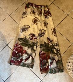 Pantaloni bianchi fiorati