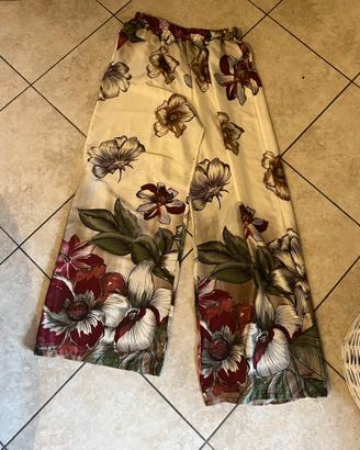Pantaloni bianchi fiorati