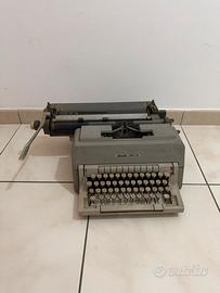 Macchina da scrivere Olivetti Linea 98