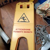 cartello pavimento