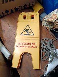 cartello pavimento