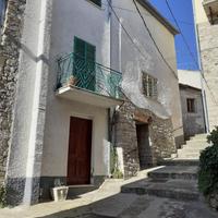 Casa in collina tra mare e montagna