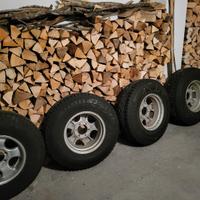 5 Pneumatici chiodati con cerchi