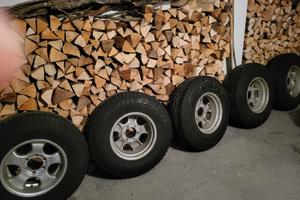 5 Pneumatici chiodati con cerchi