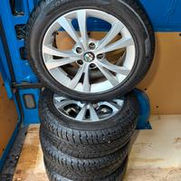 Cerchi in lega con gomme da 16 per Alfa Giulietta