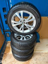 Cerchi in lega con gomme da 16 per Alfa Giulietta