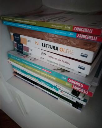 Libri di testo per scuola media Julia Trieste
