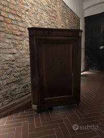 Elegante angoliera in legno di fine 800