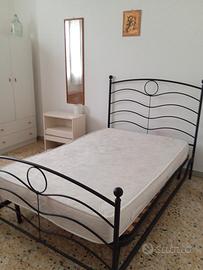 Lecce -Camera Arredata in Appartamento