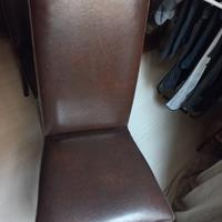 Sedie marroni negozio Ovvio