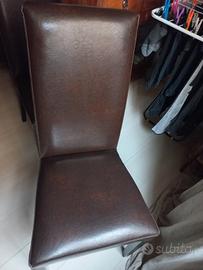 Sedie marroni negozio Ovvio