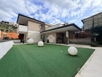 VILLA A SCHIERA D'ANGOLO A FROSINONE