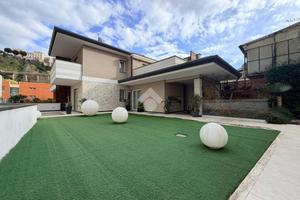 VILLA A SCHIERA D'ANGOLO A FROSINONE