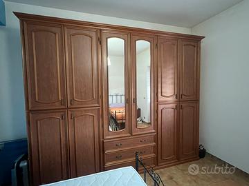 Armadio classico in legno