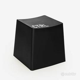 Seduta Puff di plastica nera
