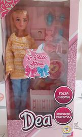 bambola con scatola nuiva