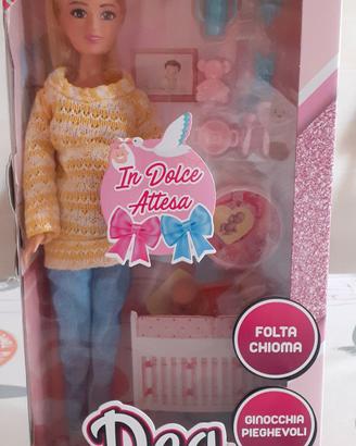 bambola con scatola nuiva