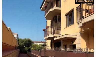 110 mq con garage grande e posto auto catastato 