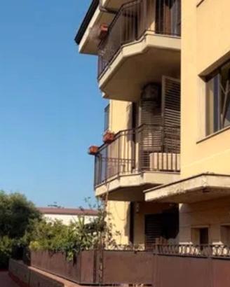 110 mq con garage grande e posto auto catastato 