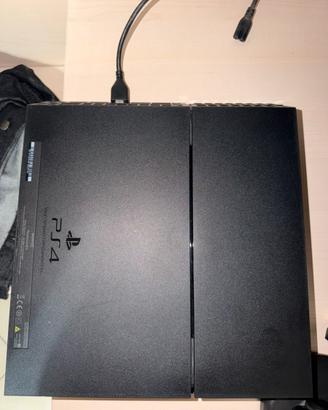 PS4 500 GB + 2 controller