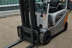 Carrello elevatore elettrico marca Still 1600kg