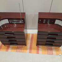 Coppia di comodini vintage con radio incorporata.