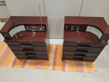 Coppia di comodini vintage con radio incorporata.