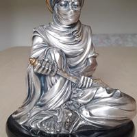 statua scultura guerriero arabo velato