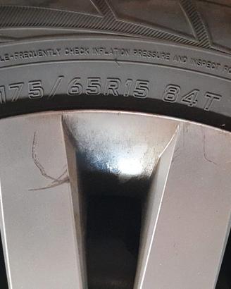 4 cerchi in ferro  con gomme invernali 175/65 R 15