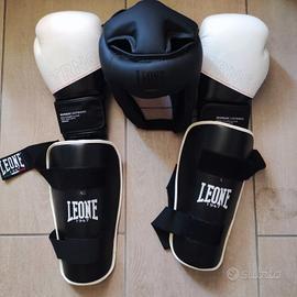 Set completo Leone e guantoni Decathlon 