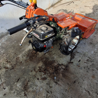 Motocoltivatore con trinciasarmenti frontale