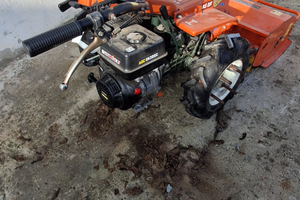 Motocoltivatore con trinciasarmenti frontale