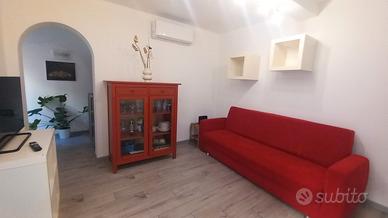 trilocale con giardinetto  in via Laura
