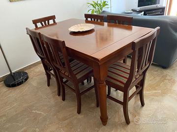 Tavolo in legno allungabile con 6 sedie