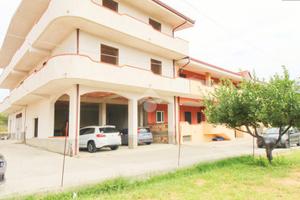 5 LOCALI A CROPANI
