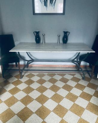 Tavolo in marmo e ferro battuto con poltroncina