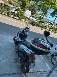 Beverly 250 Argento