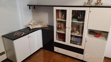coppia mobili da soggiorno-credenza e vetrina